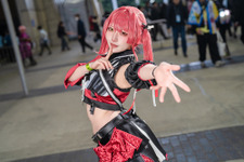 【コスプレ】魅惑のウエストラインが完璧！セクシーな表情とポージングがどハマりのマリン船長美女レイヤー【写真8枚】 画像