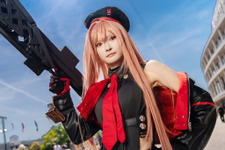 【コスプレ】アーミー×ニーハイの絶対領域を展開！キリリとした表情がかっこいい美脚レイヤーによる『NIKKE』ラピ【写真7枚】 画像