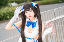 【コスプレ】ヘスティア様の“例の紐”の再現度にも注目！黒髪ツインテが似合うチャーミングな女神が地上に降臨【写真9枚】 画像