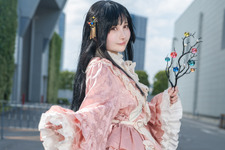 【コスプレ】生地をたっぷり使った衣装の絢爛さに目を奪われる！月の姫「蓬莱山輝夜」の優雅な美しさを見せる人気レイヤー【写真8枚】 画像