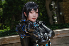 【コスプレ】黒の全身スーツが美スタイルを際立たせる！キレのあるアクションポーズで魅せる「GANTZ」レイカが美しい【写真9枚】 画像