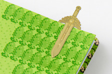 ロトの剣がクリップに！「ドラゴンクエスト文具屋」新グッズ、「冒険の書」デザインのパッケージでお届け 画像