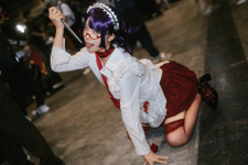 【コスプレ】「東京喰種」神代利世の妖艶さが極まってる！スラリとした赤いニーハイと眼鏡越しの瞳に吸い込まれそう【写真9枚】 画像