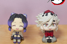 「鬼滅の刃」にっこにこで見上げる「胡蝶しのぶ」！「童磨」とセットになったるかっぷフィギュアが登場 画像