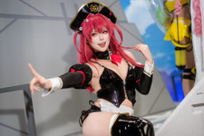 【コスプレ】海賊メイドさんのボンデージ衣装にメロメロ？絶対領域のむっちり感に隠しきれないスタイルの良さ【写真10枚】 画像