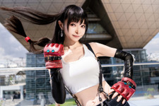【コスプレ】『FF7』ティファが美スタイルで躍動！細くびれ＆美脚から繰り出すアクションが絵になる【写真10枚】 画像