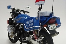 「街を守る青バイ！」「プラモで再現できるなんて胸アツ」　大阪府警仕様CB400が12％オフで手に入る 画像