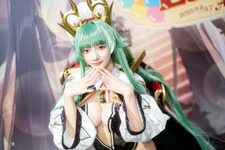 【コスプレ】清楚な太ももが眩しい！人気レイヤー・尊みを感じて桜井の『アズレン』ラファエロがフィギュアのような美しさ【写真7枚】 画像