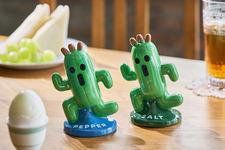 振りかける姿はまさに「針千本」！FFシリーズの「サボテンダー」が存在感抜群のソルト＆ペッパーケースになって予約受付中 画像