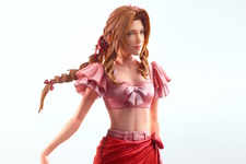 『FF7』パレオまとった水着エアリスが美しい…！クラウドから“オリジナル衣装”ティファまで、3種のフィギュアが予約受付中