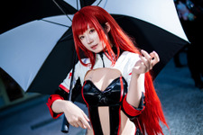 【コスプレ】細いくびれが美しすぎる！レースクイーン姿の『NIKKE』ラピ：レッドフード、絶景S字カーブにドリフトは決まるのか【写真6枚】 画像