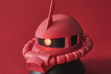 モノアイが光る！「シャア専用ザクII」が手のひらサイズのライトにー3つの点灯モードを搭載し異なる雰囲気を演出 画像