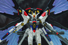 「HG ストフリ弐式」に「サンドロック改」、ガンダム45周年の「初音ミク×ダブルオーガンダム」フィギュアまで新作目白押し！【イベントレポート】 画像