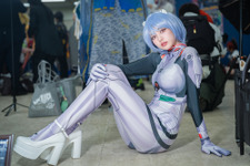 【コスプレ】プラグスーツ姿の「綾波レイ」が美しすぎる！スレンダーなフィギュア体型の再現度が素晴らしく、キャラの雰囲気も抜群【写真9枚】 画像