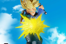 「ドラゴンボール」より「トランクス」がメカフリーザとの戦闘イメージで立体化！レッドリボン軍のロゴルームライトなどと共にプライズ展開 画像