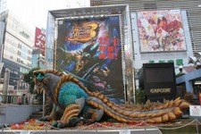 新宿東口に原寸大の雷狼竜ジンオウガが出現 画像