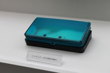 「専用充電器は何に使うの？」「SDカードがタダだ！」 ― ニンテンドー3DSの同梱物への海外の声 画像