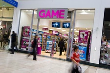 3DSの在庫が足りなくて、テスコの行列に並んだ専門店「GAME」  画像