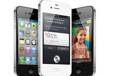KDDI、auショップ全店で「iPhone 4S」の取り扱いを開始 画像