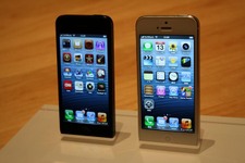 iPhone 5にさわった！画面は大きくそして軽く・・・新iPod nano・touchにも