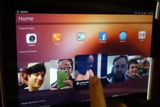 【MWC 2013】スライドだけのセクシーUIを実現、「Ubuntu」搭載スマートフォンが披露