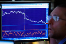 任天堂株、暴落でスタートも終値は900円安まで戻す 画像