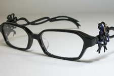 ベヨネッタの眼鏡がふたたび商品化！再現度もばっちりな『ベヨネッタ 2』眼鏡が登場 画像