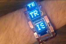 ゲームボーイ型名刺「Arduboy」のデベロッパー、次は腕時計型テトリスを開発 画像