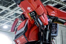 1億2000万円の巨大ロボット「クラタス」、Amazonに入荷するも…数時間で「在庫切れ」に 画像