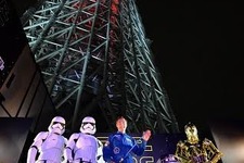 「スター・ウォーズ／フォースの覚醒」本日公開！東京スカイツリーがライトセーバーに変身 画像