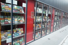 まんだらけ秋葉原店にて、ファミコンカセット1051本コンプセットが展示中！ 画像