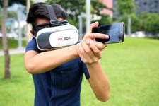 KLab子会社がVRモバイルゲーム3作を同時リリース！ スマホを銃に見立てるゾンビSTG『ROARZ VR』など 画像