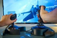 『エースコンバット7』公認、PS4/PC対応フライトスティック「T-Flight Hotas 4」国内発売決定！ 画像