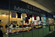 【E3 2009】Tシャツ、バッグ、ボールペン・・・E3グッズ販売中 画像