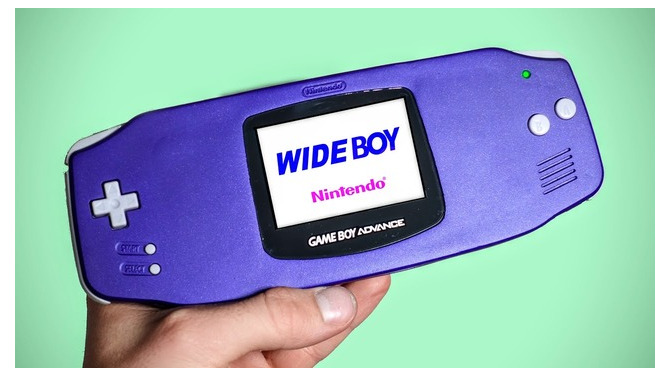ゲームボーイアドバンスを意味なく横長にした男が現る！ 過去には意味なく初代ゲームボーイを縦長に