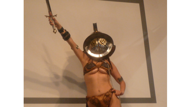 【TGS2009】謎の仮面をかぶった女戦士が登場！アクワイア『剣闘士』スペシャルステージ