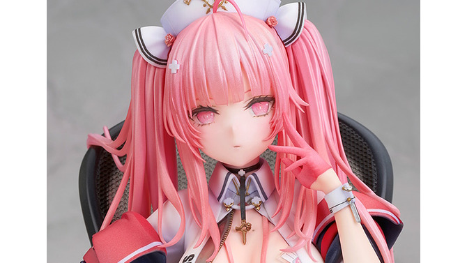 惜しげもなく開いた胸元にドキッ！『アズレン』パーシュースが“大胆ナース服”でフィギュア化