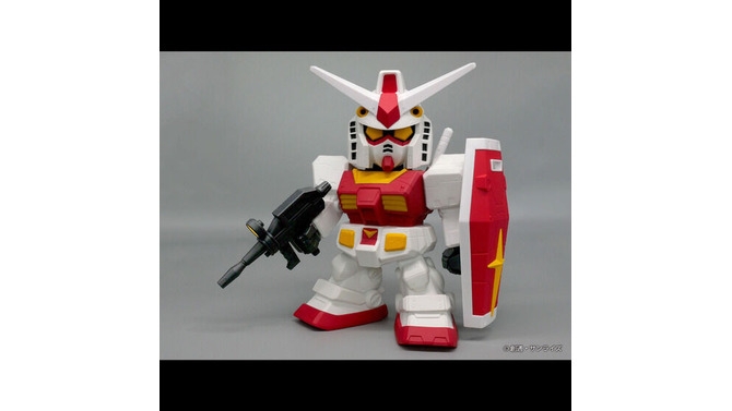 SD「RX-78-2 ガンダム」と「 RX-75 ガンタンク」がジャンボソフビに！懐かしのゲーム『V作戦始動』を彷彿とさせる“2Pカラー”がニクい