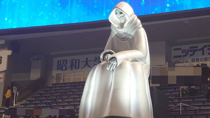 これが古代人の等身大！？ 『FF14』日本ファンフェス会場に現れた「月の監視者」が大きすぎると話題に