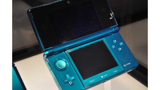 【E3 2010】ニンテンドー3DSは4カラーが展示