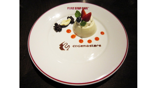 『F1 2010』×F1公認カフェがタイアップ、週末は特別メニューも登場