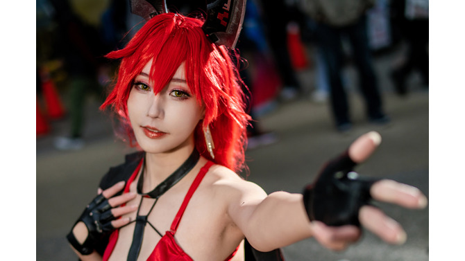 レッドフード『勝利の女神：NIKKE』／兔兔（Instagram：bunnyx0000）