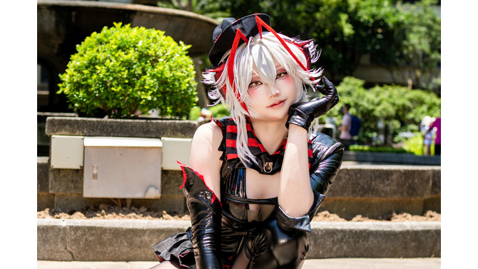 W『アークナイツ』／小狼貓（Instagram：wolfucatawo）