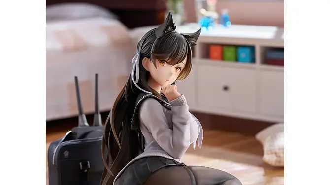 スカートから覗く黒ストッキングに包まれた太もも…！『アズレン』より「愛宕」が制服衣装「学園トロイメライ」でフィギュア化