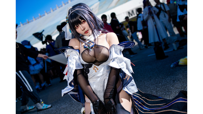 鎮海『アズールレーン』／鶴葵（X：@tsuru_Cosplay、Instagram：tsuru_cos_aoi）【台湾】