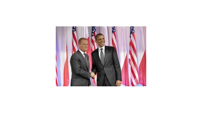 オバマ大統領、ポーランド首相から『The Witcher 2』を贈られる