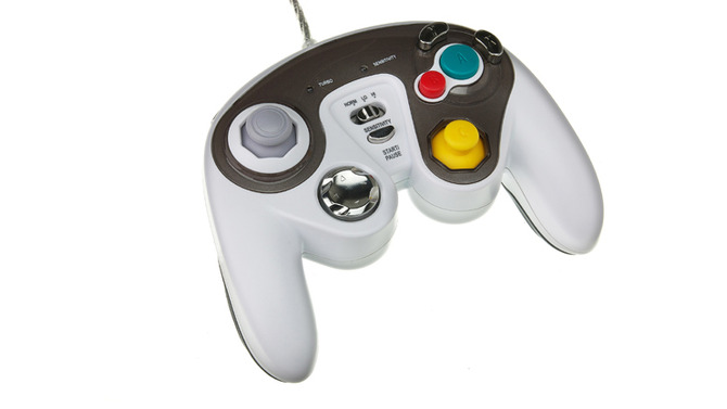 サイバー、Wiiでも使えるGCの連射コントローラーを発売