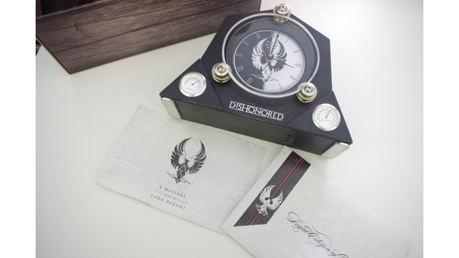 送られてきた謎の小包一式