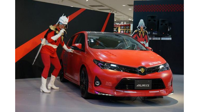 シャアのコスプレで登場したぬまっちさん、“こいつ、動くぞ！”と、違うキャラクターの台詞を…。