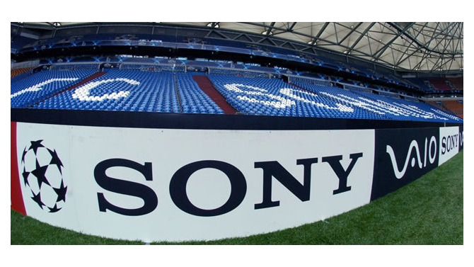 サッカー中継はゲームCMの晴れ舞台